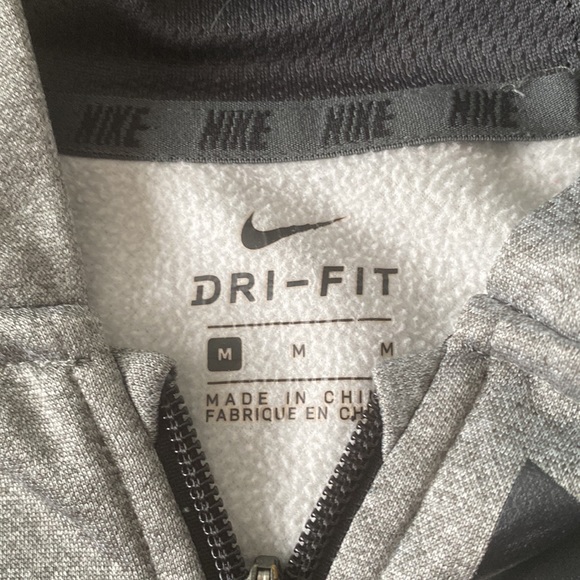 Boys medium Nike hoody - Picture 2 of 2